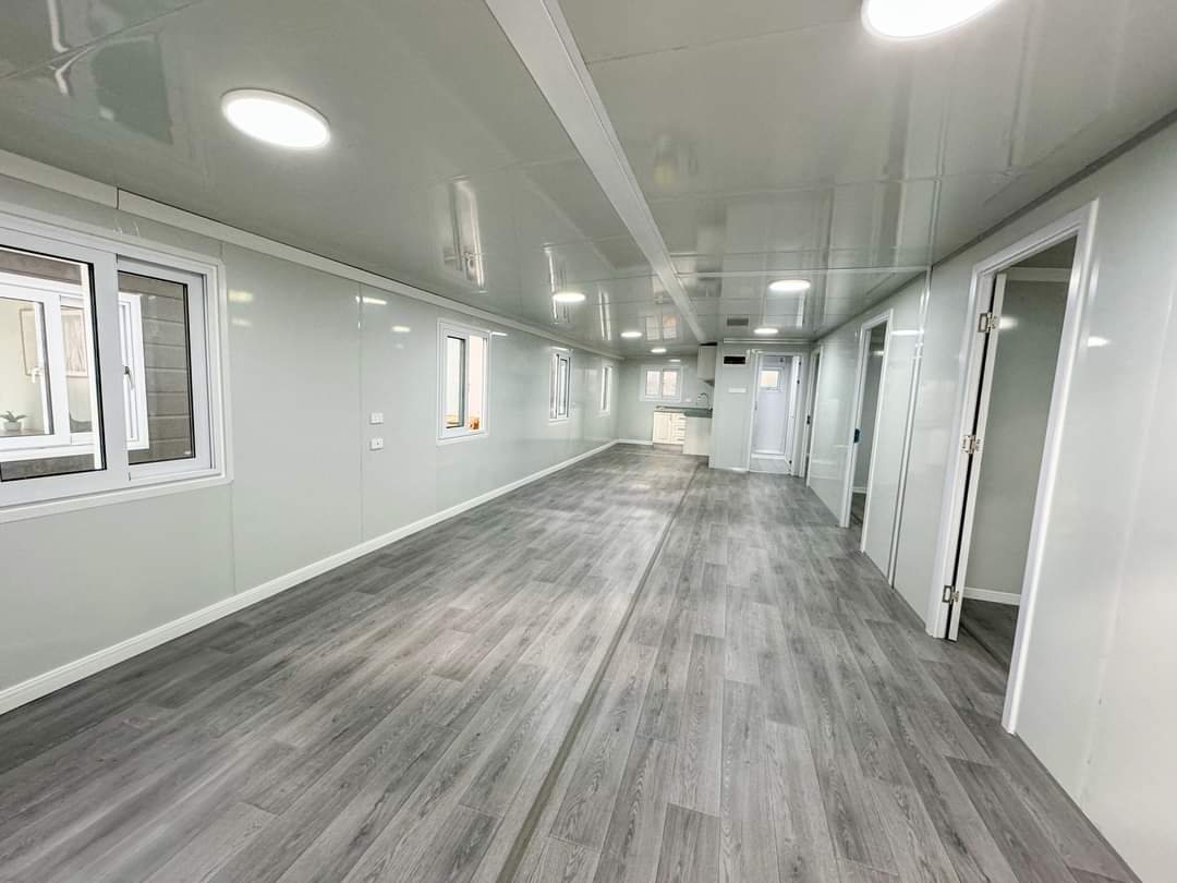 Elegant 40FT Tiny House - Portable Prefab Home with Spacious Bedrooms, Modern Bathroom, and Fully-Equipped Kitchen